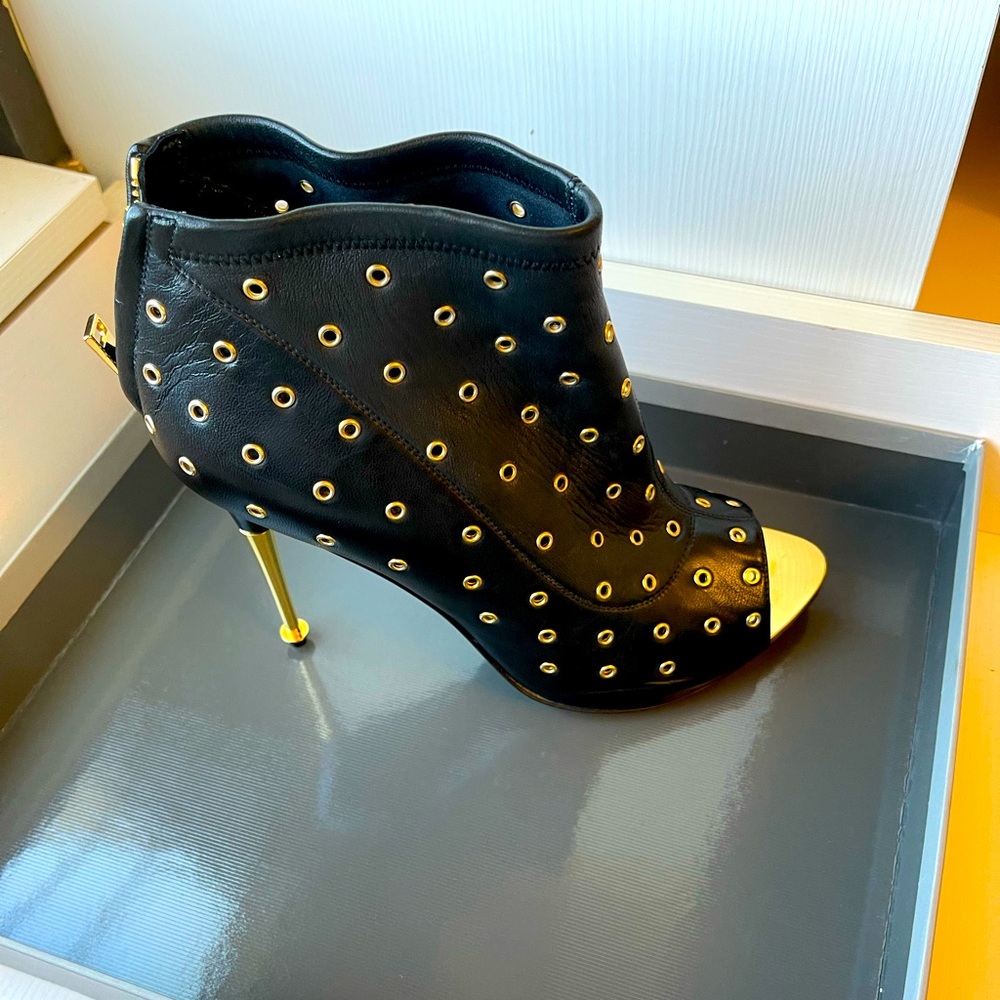 Tom Ford open toe grommet bootie 42